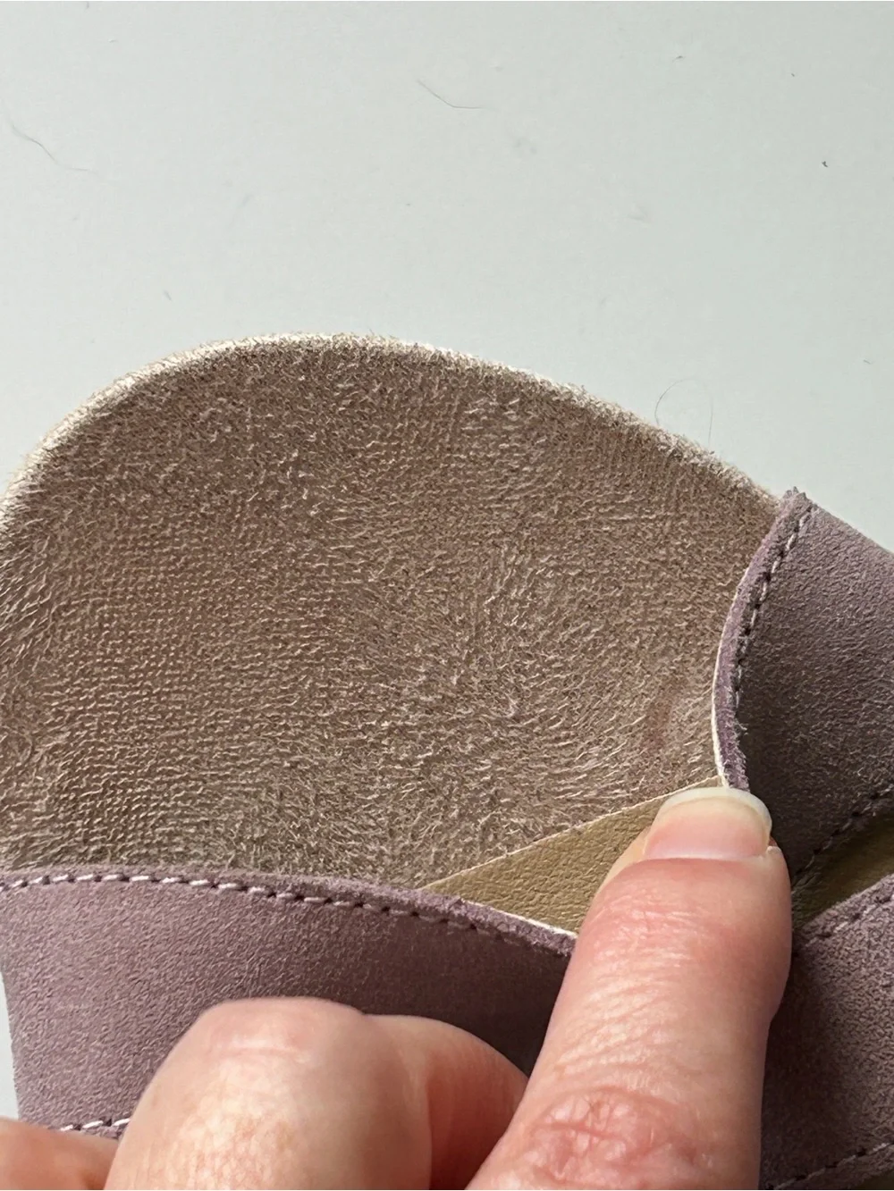 Vionic Tawny Mauve Suede Wedge Sandals Women's 6.5 Wide T-Strap Buckle Comfort